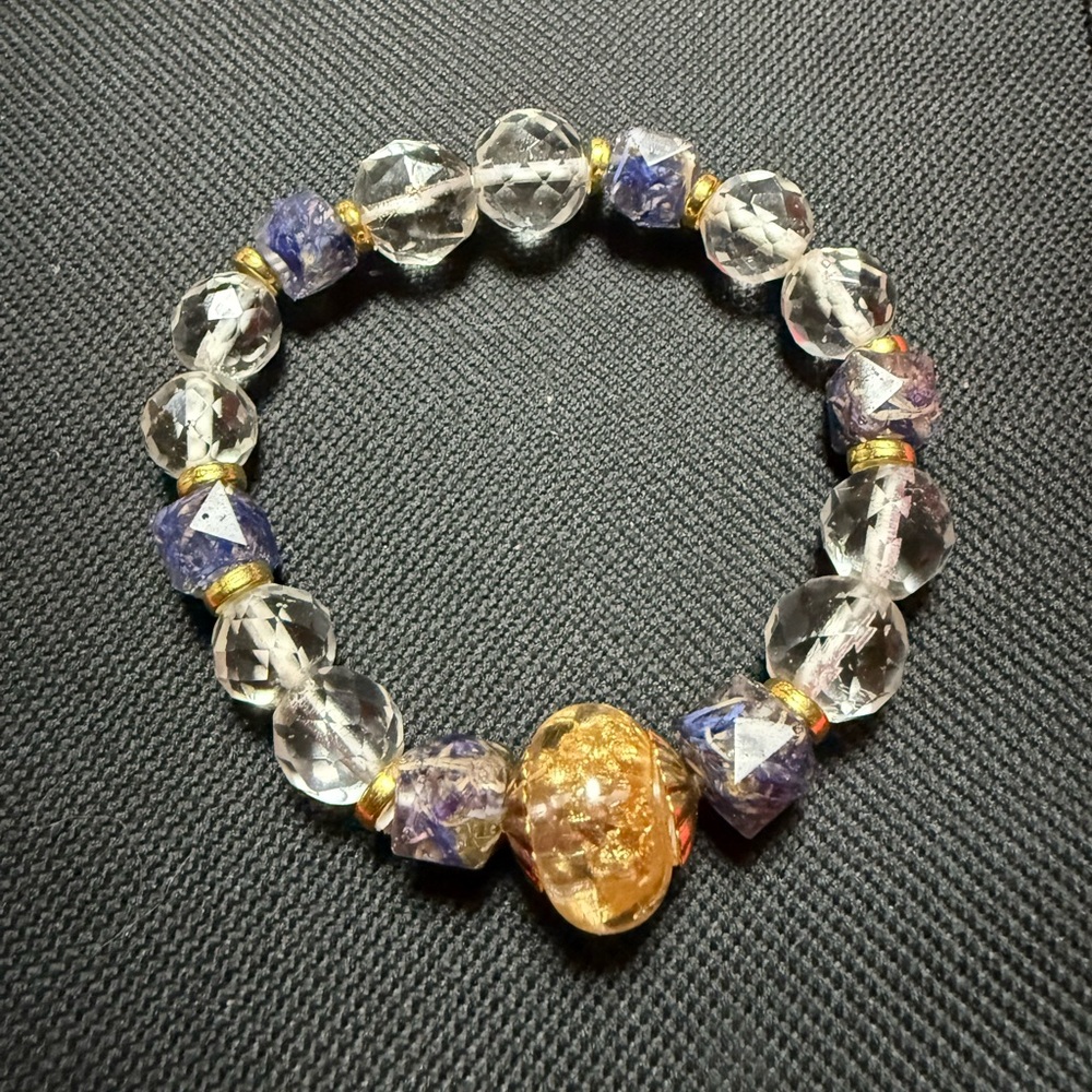 🧚🏻‍♀️ Handcrafted beaded bracelet Cornflower beads, gold leaf embellishments